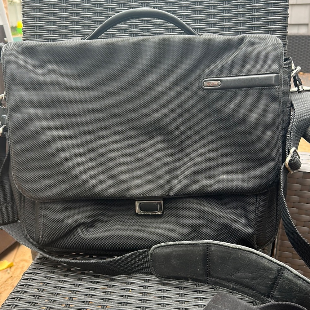 Tumi over the shoulder laptop bag, good used condition